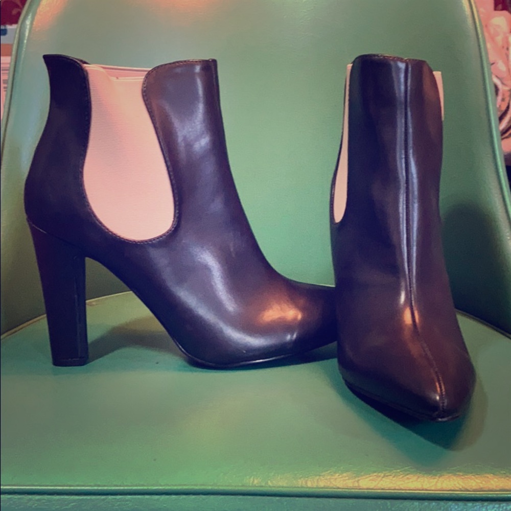 Lulu’s rabea booties